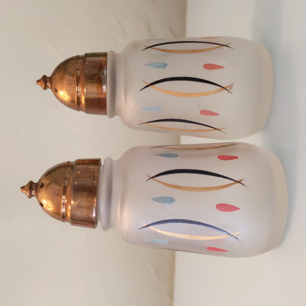 SOLD ETSYAtomic Mid Century Vintage Hazel Atlas Salt and Pepper Set - Picture 1 of 11